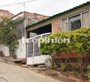 Dentro de una vivienda de esta calle ocurrió el ataque a bala del hombre. La Opinión