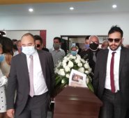 Rodeado por sus familiares, amigos y la comunidad ocañera, ayer fue despedido el líder social Jorge Luis Solano, asesinado el martes en su casa. Cortesía