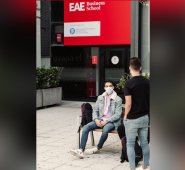EAE Business School organizó el panel EAE On Session ‘Desafíos del 2020 y 2021 en las áreas de Marketing & Ventas’. Uno de los primeros temas que abordaron los expertos en el panel es la importancia del posicionamiento de marca. Tomada de Facebook