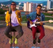 Jesús Gonzalo García Gélvez grabó en Cristo Rey acompañado de Javier Martínez en la guitarra. Ha cantado vallento, reguetón y ahora música pop.  Instagram