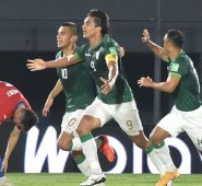 Bolivia se mostró ordenada y punzante. AFP