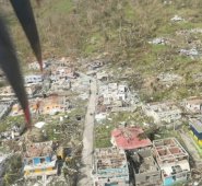 En las primeras imágenes logradas desde un avión se apreció el nivel de destrucción de las viviendas en Providencia. Archipielago Press