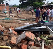 77 casas destruidas y 87 familias damnificadas en el barrio 23 de Enero.  Alfredo Estévez / La Opinión