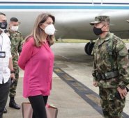 Marta Lucía Ramírez en su visita a Chocó tras desastres por las lluvias.  Tomada de Twitter