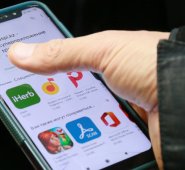 Kaspi ha visto aumentar su volumen de usuarios en un 70% durante el primer semestre de 2020, alcanzando a 8 millones sobre una población de 19 millones de habitantes. AFP