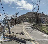 El paso del huracán Iota por providencia dejó daños totales en el 80% de las viviendas y parciales en el 20% restante, una caída total de los servicios de energía, comunicaciones y agua, y un saldo de dos fallecidos. Colprensa