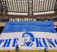La hinchada del Nápoles nunca olvidará la grandeza que dio Diego Maradona al club del sur de Italia.  AFP