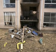 Está abierto el debate sobre quién recae la responsabilidad por la inundación del conjunto residencial Los Arrayanes, en el occidente de la ciudad.  Juan Pablo Cohen /La Opinión