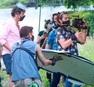 El elenco se ha trasladado a la vereda Los Vados  para grabar escenas de ‘Chicas pavor, con todos los juguetes’. El rodaje se prolongará hasta el 7 de diciembre.  Cortesía