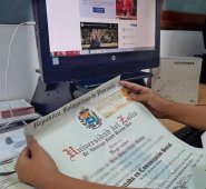 La solicitud es a través de la página web de MinEducación  La Opinión