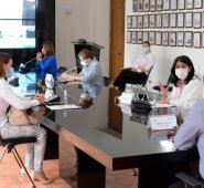 El gobernador y la viceministra firmaron la alianza para desarrollar el plan estratégico educativo. Cortesía.