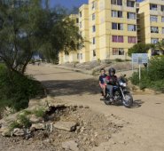 En las torres 31 y 34  se reflejan los  mayores daños.  Luis Alfredo Estévez/ La Opinión