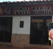 Desde hace seis años La Nueva Dacha funciona en casa propia sobre la calle 16, contigua a la original, La Dacha, que quedaba en la esquina de la avenida 5. Carlos Arturo Montañez recibió un reconocimiento de parte de la Alcaldía en el 2015 por su constancia con La Dacha. Archivo / La Opinión