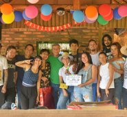 El elenco de la película con el director y productor cucuteño  Efraín Vásquez.. Cortesía Ricardo Otero.