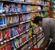 El comercio de víveres y alimentos espera aprovechar la temporada navideña.
Archivo La Opinión