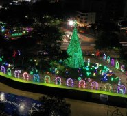 Las luces navideñas que cada año instala Cens en El Malecón serán oficialmente encendidas este sábado. Cortesía
