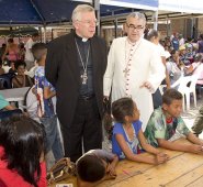 Monseñor Víctor Ochoa ha trabajado durante estos años por los colombianos retornados de Venezuela y migrantes de ese país.  Archivo