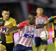 Junior no pudo como local a pesar de haber iniciado ganando el partido. AFP