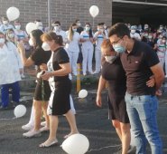 Los trabajadores se solidarizaron con la esposa del galeno, quien también trabaja en la Medical Duarte. Cortesía