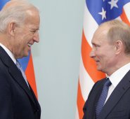 Joe Biden y Vladímir Putin. AFP
