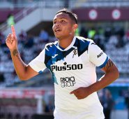 Luis Muriel anotó doblete en el empate del Atalanta contra el Bolonia por la Serie A. AFP