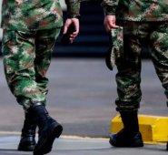 Los uniformados registrados en el video serán indagados en Bogotá. Colprensa