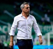 El argentino debutó en los banquillos técnicos con el Cúcuta Deportivo en el 2018 cuando logró el ascenso del equipo motilón. Luego pasó al Deportivo Cali del que dio el salto a Independiente de Avellaneda, el club de sus amores.  Archivo/La Opinión