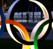 Si los Juegos se disputan finalmente estarán entre los más caros de la historia: unos 16.000 millones de dólares. AFP