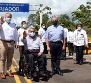 Los presidentes Iván Duque (Colombia) y Lenín Moreno (Ecuador) se reunieron para supervisar las obras de construcción en el puente sobre el río Mataje.   AFP