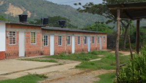 La ruta de trasnporte público en Desplazados 1 y 2 no duró más de un mes. Las calles permanecen vacías y el único medio de transporte  son los mototaxis. Foto Rodrigo Sandoval