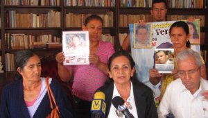 Además de los citados por el Cicpc como familiares de los desaparecidos en Ureña el pasado año y a quienes se les pidió aportar documentos y registros médicos que facilitaran la identificación de los restos; se han sumado allegados a otras víctimas de desapariciones más antiguas. Eylin Cardozo