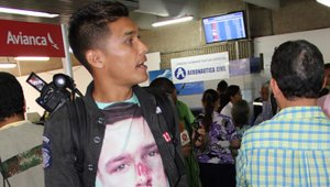 El delantero de la selección Colombia viajó a definir su contrato con el Sporting. Colprensa