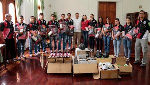 Los patinadores de norte Santander es la primera delegación abanderada del departamento que sale a cumplir con el compromiso en los XX Juegos Nacionales de 2015, que hará su debut el lunes en Rionegro (Antioquia). Gobernación Norte De Santander