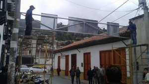 Las vallas han sido derribadas en varias ocasiones y los infractores deberán pagar millonarias multas. Roberto Ospino