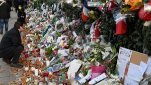 Los "terroristas mataron sin piedad, aniquilando 130 vidas", expresó el primer ministro francés Manuel Valls en el Senado. AFP