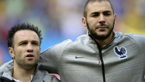 Mathieu Valbuena junto a Benzema. Archivo