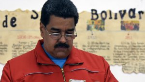 Momento en el que Nicolás Maduro vota. AFP