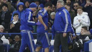 Diego Costa se lesionó este sábado en el juego frente al Everton. afp