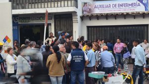 Funcionarios de la Secretaría de Desarrollo Humano adelantan un recorrido por las EPS de Ocaña. Javier Sarabia