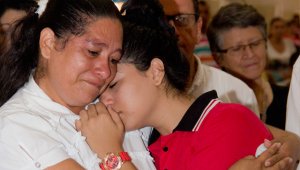 Elibeth Murcia, esposa de Henry Pérez, suplicó que le devuelvan a su pareja. Luis Alfredo Estévez