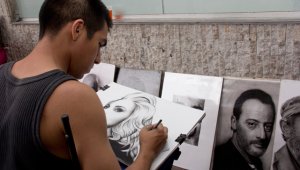 El próximo mes el artista espera publicar un libro de su autoría enseñando a la gente a hacer dibujos realistas, el cual ya tiene diseñado junto a un amigo. Alfredo Estévez