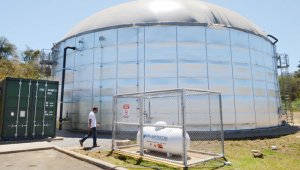 Un biodogestor de 8.000 metros cúbicos en El Arreo matadero en Belén (Costa Rica), que se encargará de transformar residuos y restos orgánicos de un matadero en energía. AFP