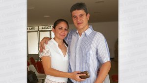 Ramón José Cabrales Camacho con su  esposa Melissa Castro Lobo. Javier Sarabia