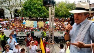 El senador encabezó la marcha contra el Gobierno de Santos este domingo en Montería. Tomada de Twitter