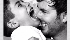 Sebastián Martínez, el esposo de la exreina Kathy Saénz, disfruta los momentos con su hijo Amador. Internet