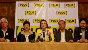 Jorge Robledo (primero a la izquierda) e Iván Cepeda (primero a la derecha) mostraron su inconformismo por la designación de su compañera López (centro) Colprensa