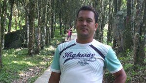 Nelson Pineda Soto se partió la cabeza al golpearse contra un árbol. Suministrada