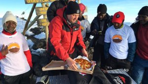 El Kilimanjaro tiene a una altura de más de 5.895 metros. ap