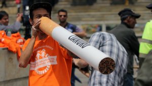 El tabaco afecta no sólo a los fumadores sino a las personas con las que convive cotidianamente, produciéndoles graves enfermedades. Colprensa