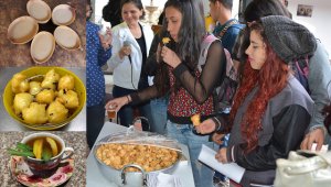 En la casa Águeda Gallardo se hizo una degustación de algunos de los platos incluidos en el recetario. La tradicional chicha, servida en totumas; aromática de limonaria con papayuela y buñuelos batidos en almíbar. Roberto Ospino